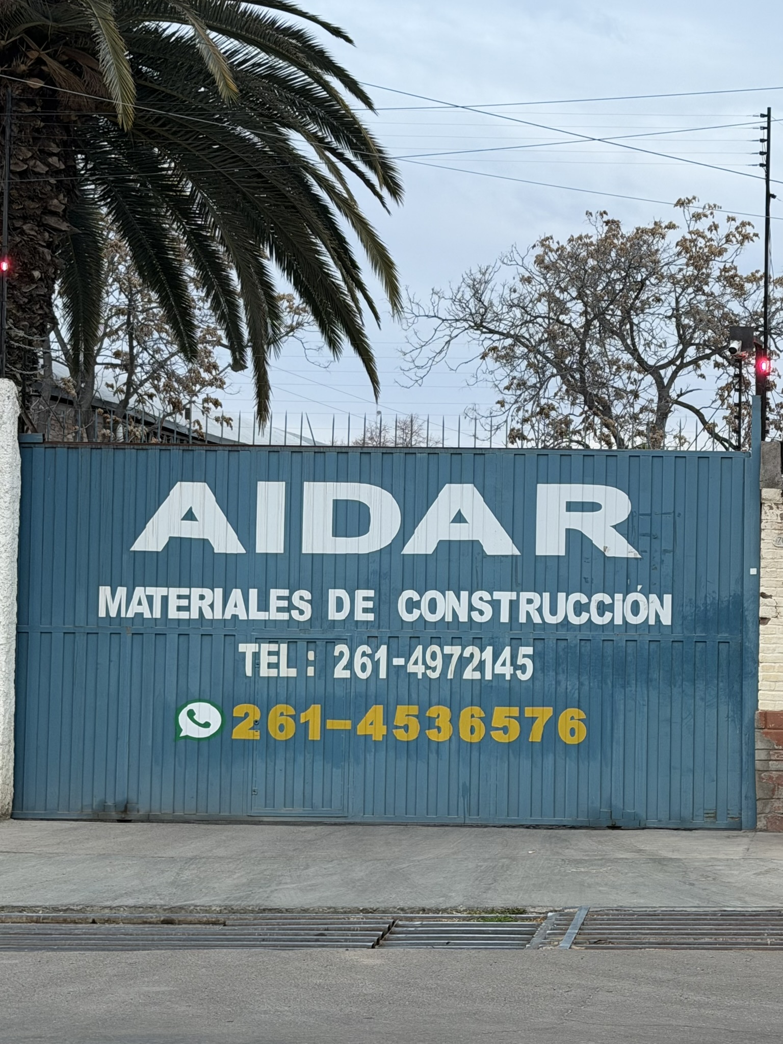 Frente del local de Aidar Materiales de Construcción